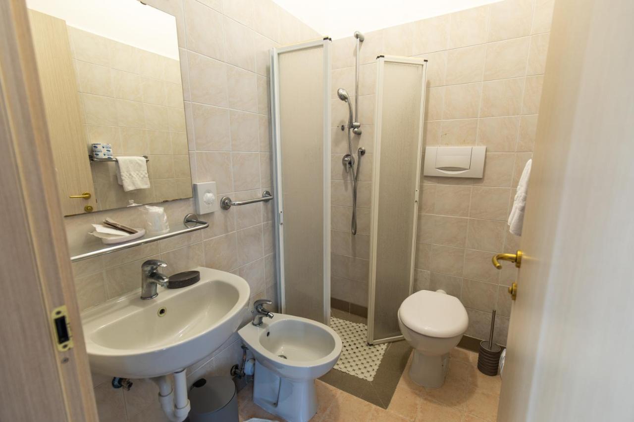 Xxv Aprile Casa Per Ferie Hotell Albenga Exteriör bild