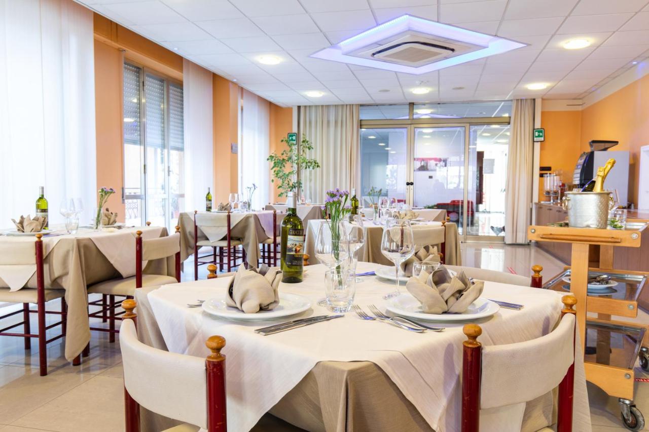 Xxv Aprile Casa Per Ferie Hotell Albenga Exteriör bild