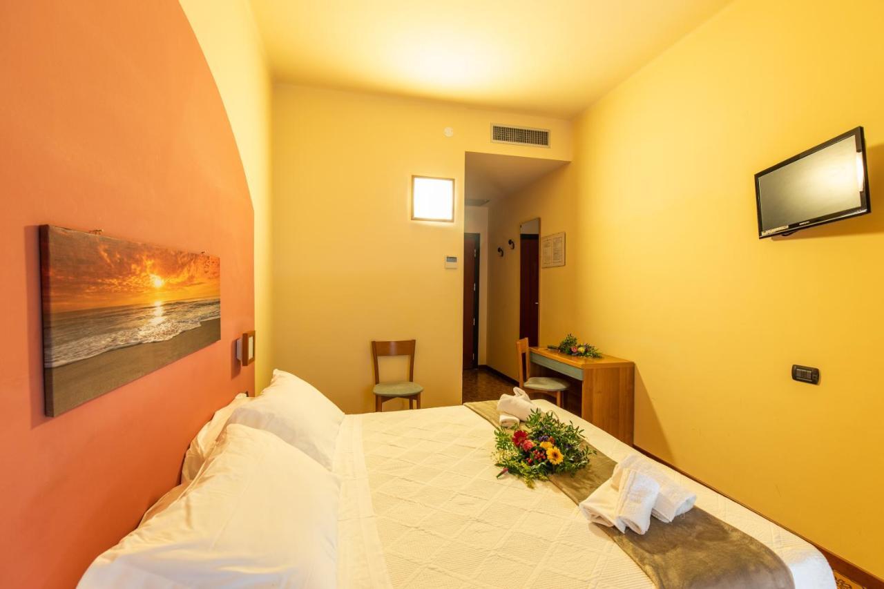 Xxv Aprile Casa Per Ferie Hotell Albenga Exteriör bild