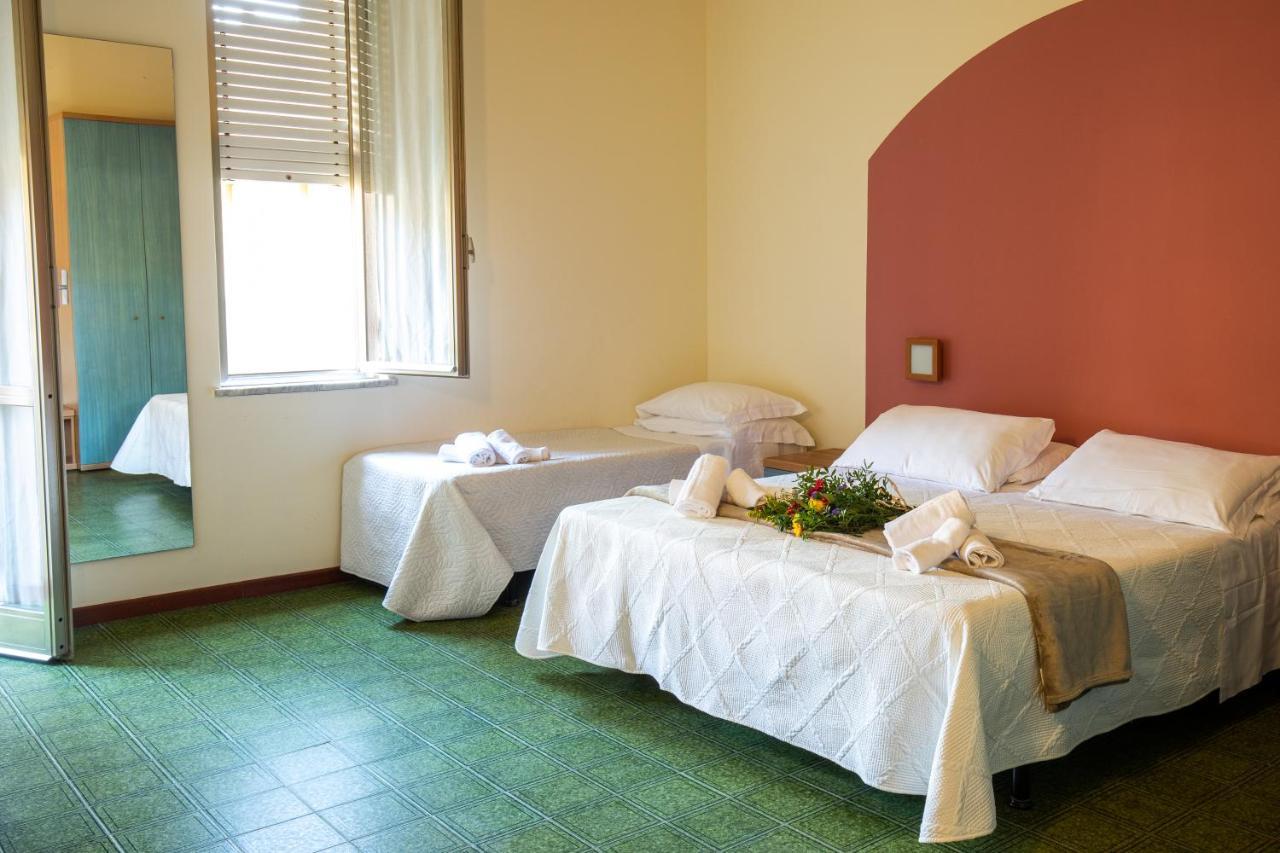 Xxv Aprile Casa Per Ferie Hotell Albenga Exteriör bild