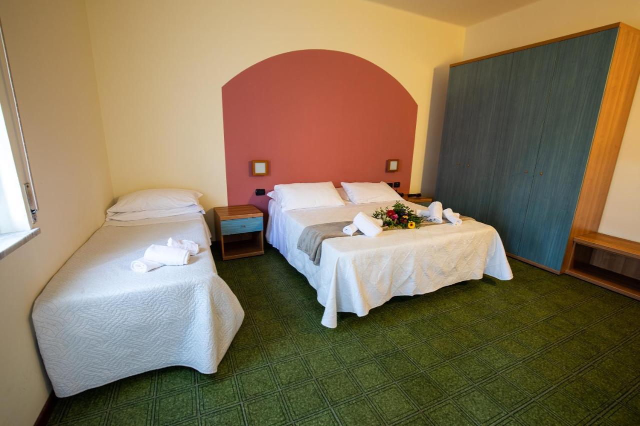 Xxv Aprile Casa Per Ferie Hotell Albenga Exteriör bild