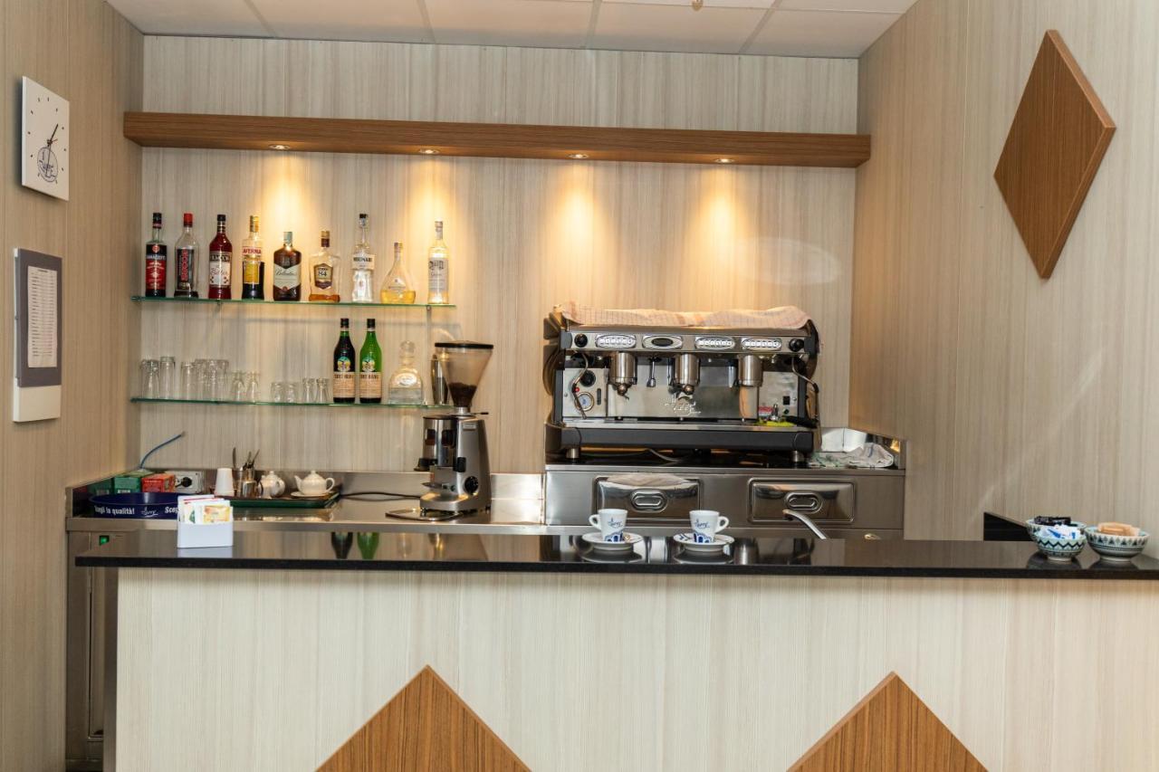 Xxv Aprile Casa Per Ferie Hotell Albenga Exteriör bild